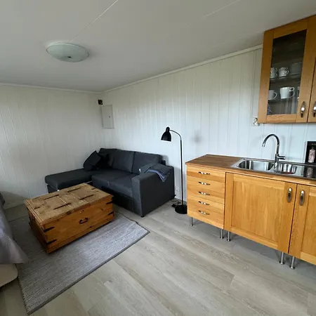 Sokkelleilighet Pa Sola